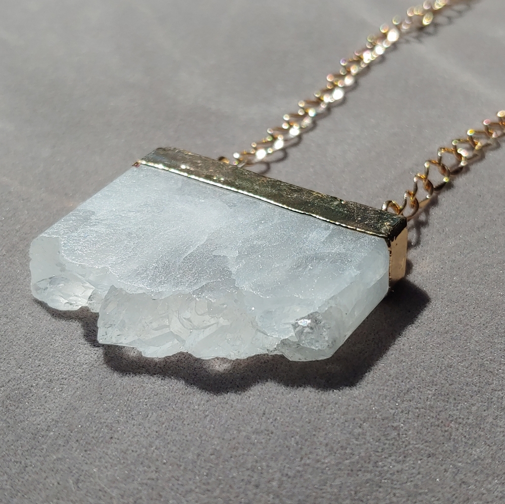 NWOT: Crystal pendant